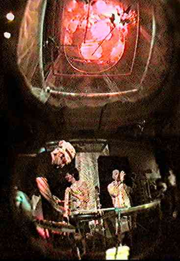 iceabove-c.jpg (21153 bytes)